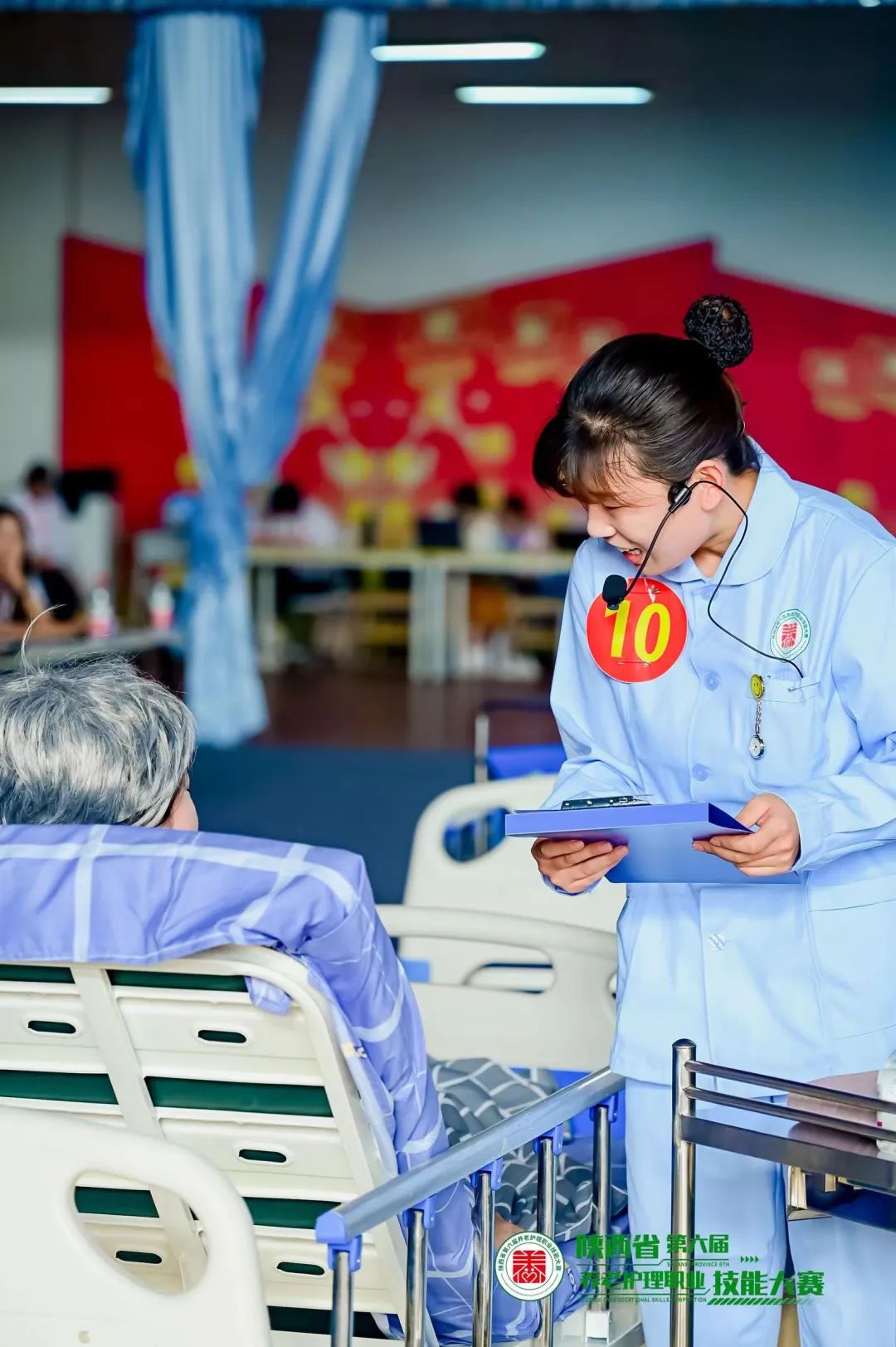 頤悅養(yǎng)老公司的李露露，你是好樣的！