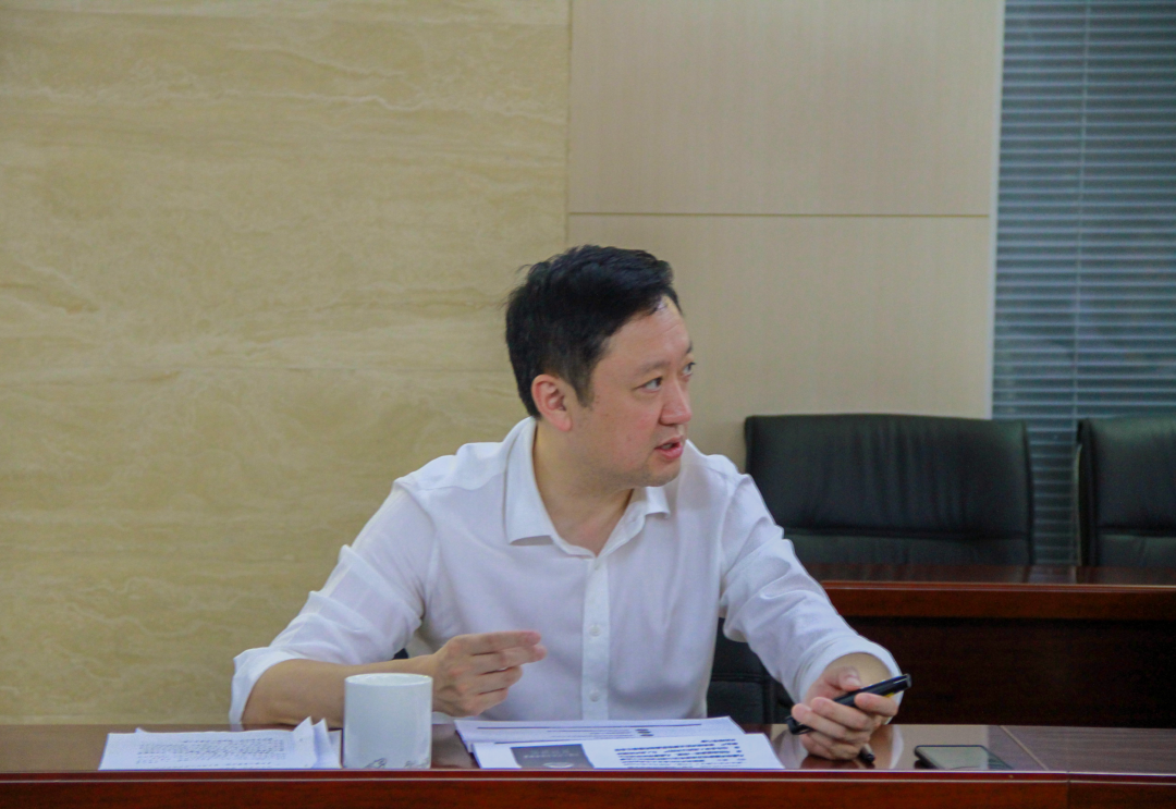 杜巖岫同志參加支部活動，為黨員講授黨課
