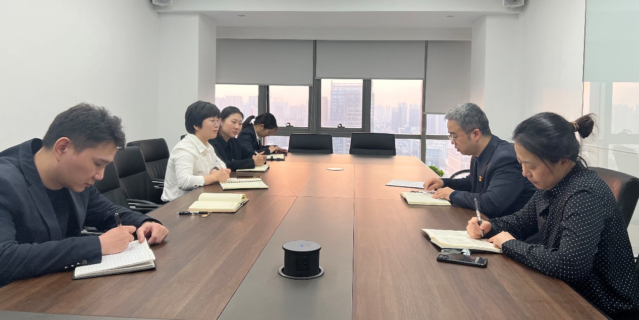 努力把準斗爭方向，堅定斗爭意志——法律事務中心召開會議傳達黨課精神