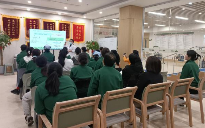 “救”在身邊！共筑服務(wù)安全——頤信養(yǎng)老舉辦急救技能培訓(xùn)